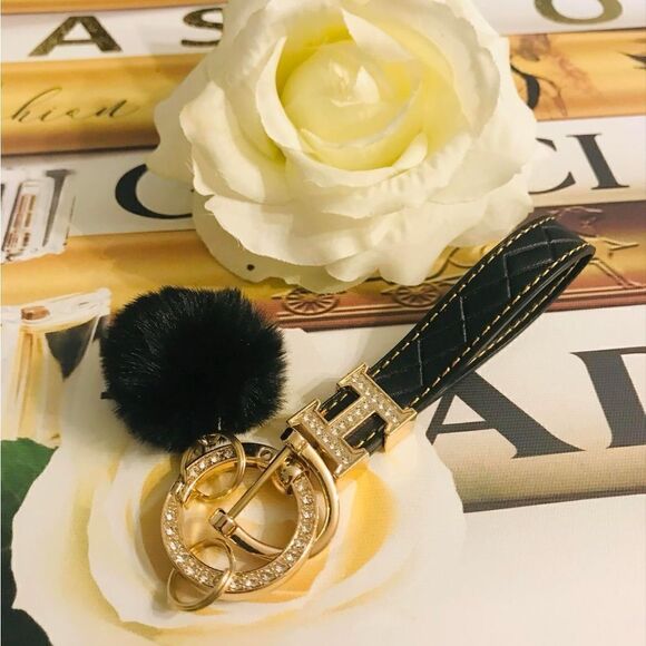 Keychain Luxury Modern Design VIBRANT RED - Picture 5 of 9